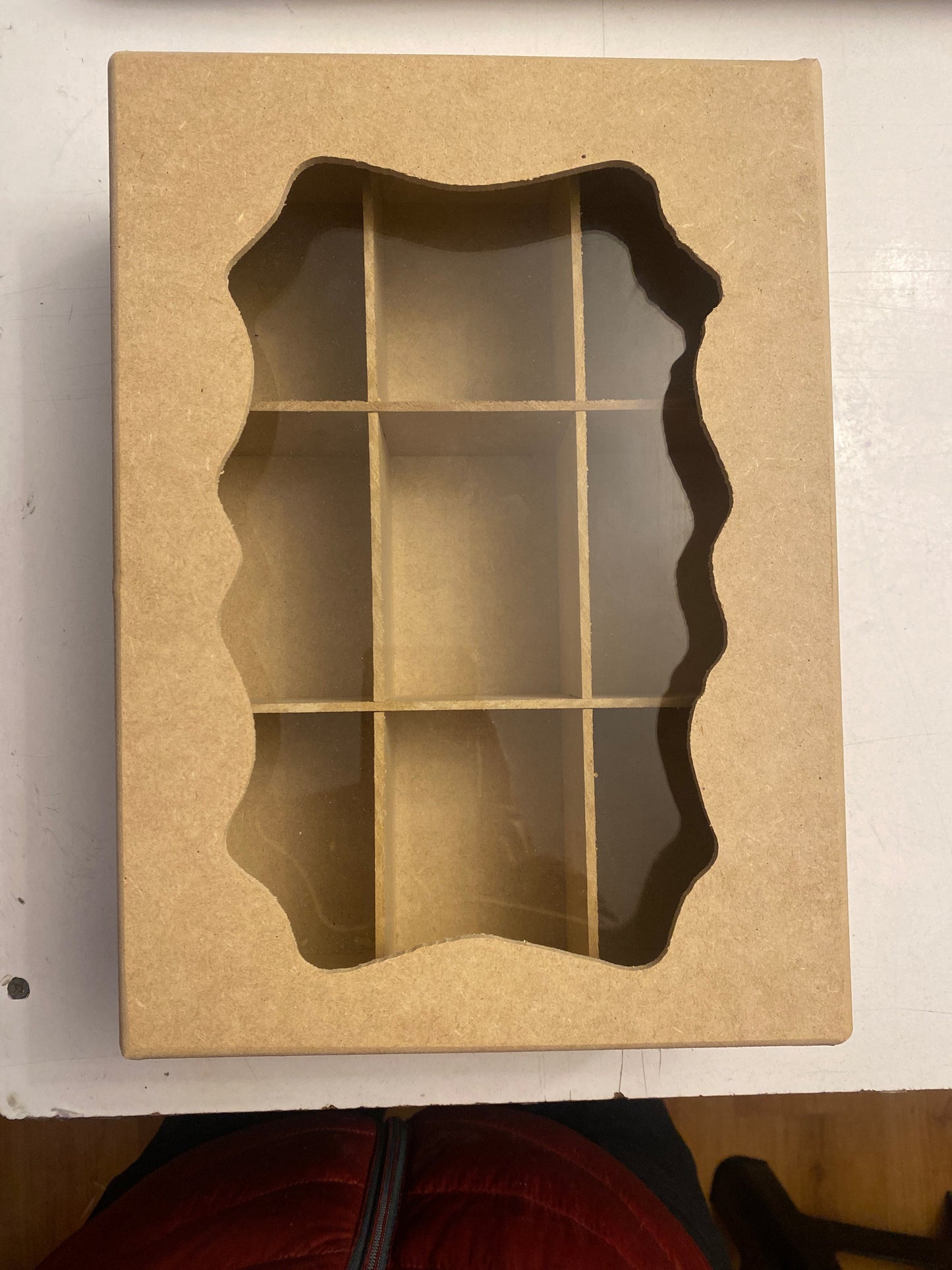 CAJA DE TE 9 DIVISIONES CON BISAGRA Y VIDRIO